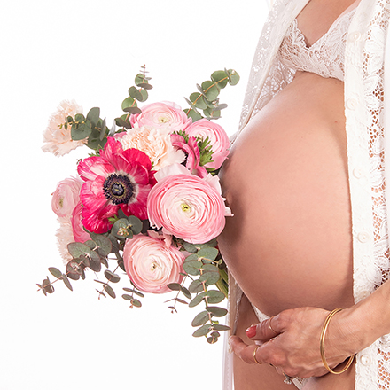 Dettaglia di pancia al nono mese di gravidanza